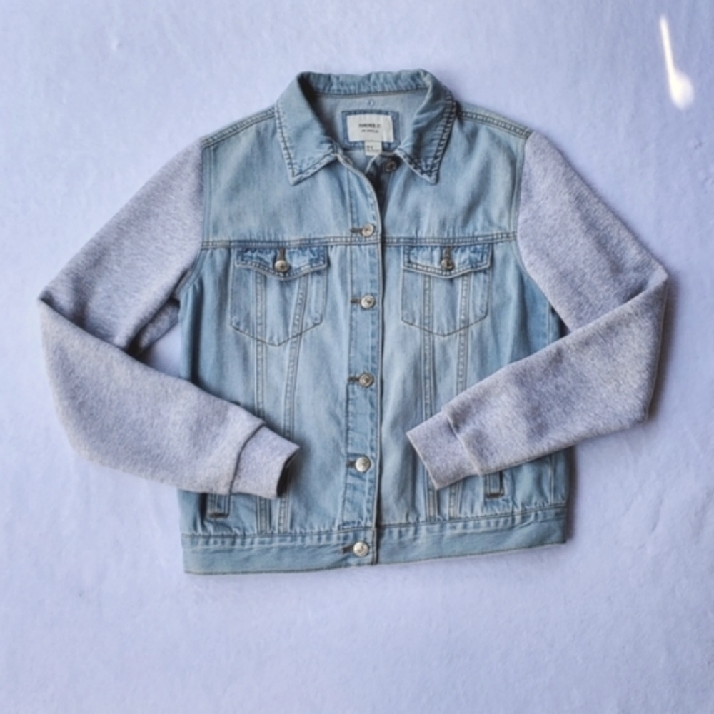 EUC - Forever 21 | Light Blue Button Up Denim Jacket Size S